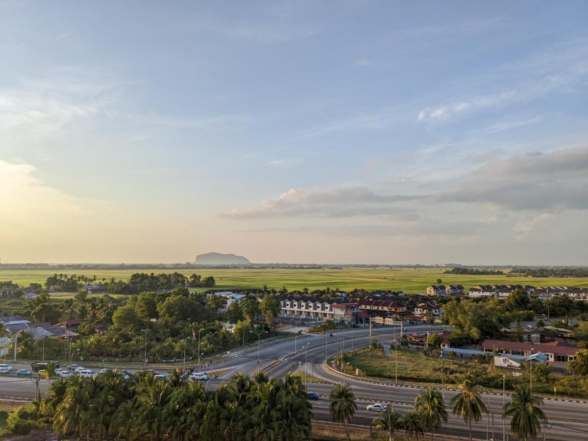 Alor Setar Imperio By Im Staycation 3Bedroom & Rooftop Pool Exterior photo